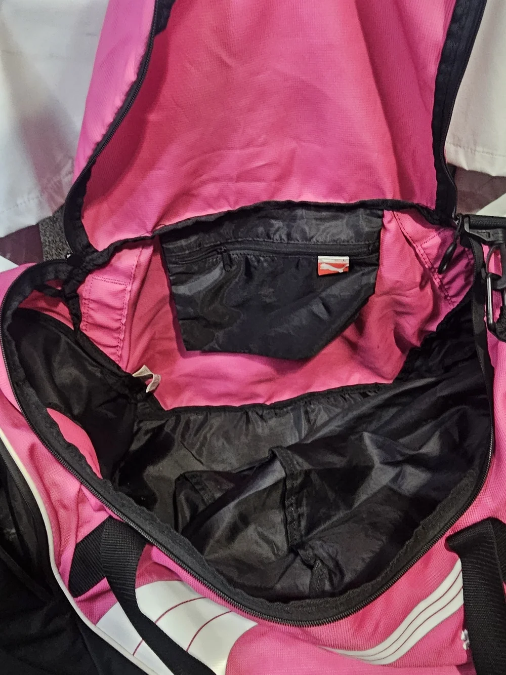 Puma – Teamsport 20 Inch Duffel Bag PUMA Pink and Black Soccer Baseball GYM pack